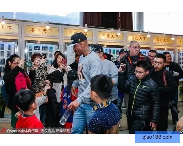马布里称中国球迷热衷签名合影 马布里称中国球迷热衷签名合影